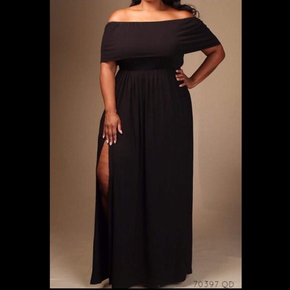 Quum Dresses & Skirts - Plus Off Shoulder Dress w/High Split 😍